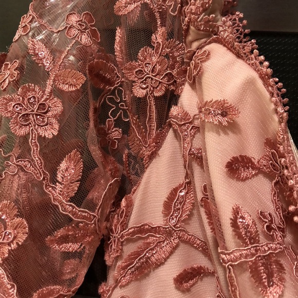 Adrianna Papell. Off-shoulder. Soft Rose pink. Size 6. Like new - Picture 4 of 9